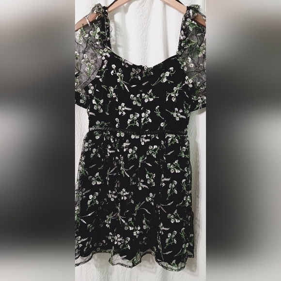 NWOT lulus Radiant Love Black Embroidered Skater Dress Size M - Picture 3 of 13